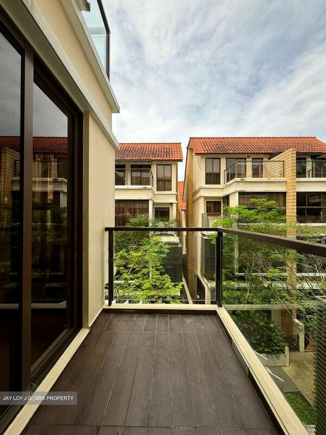 Holland Link (D10), Terrace #605631811